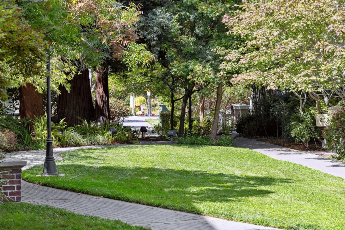 Detail Gallery Image 28 of 34 For 367 Channing Ave, Palo Alto,  CA 94301 - 3 Beds | 3/1 Baths