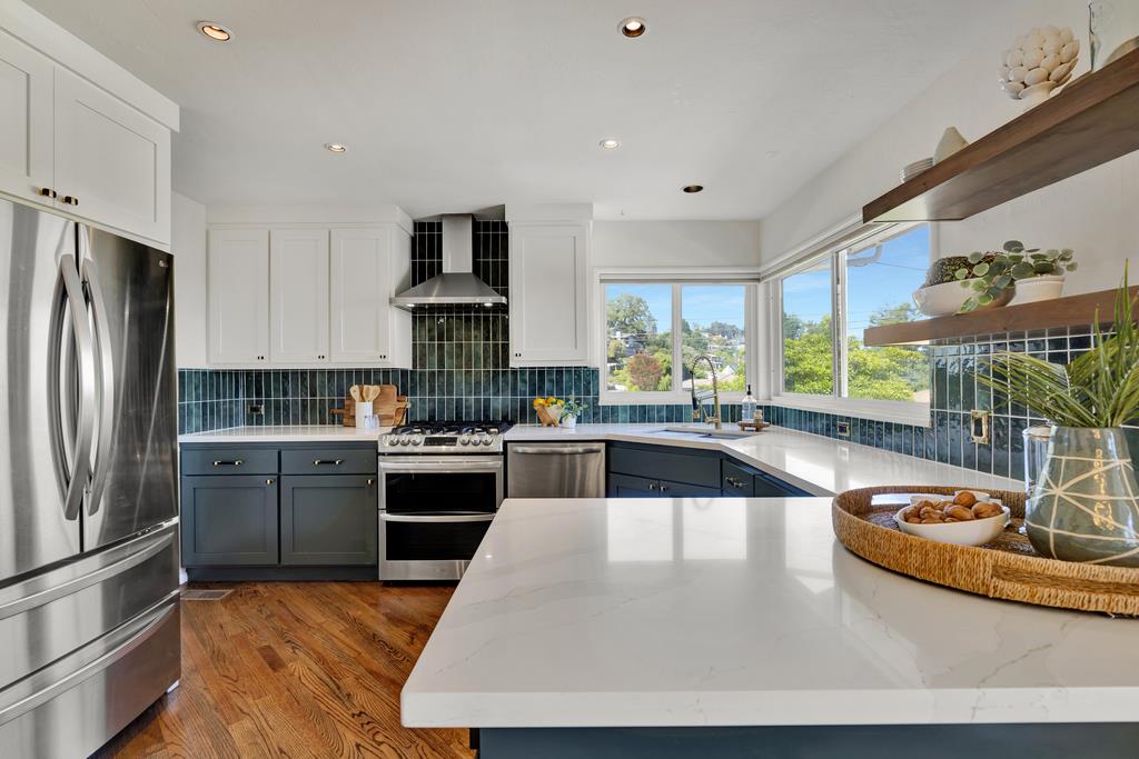 Detail Gallery Image 12 of 42 For 700 Escalona Dr, Santa Cruz,  CA 95060 - 3 Beds | 2 Baths