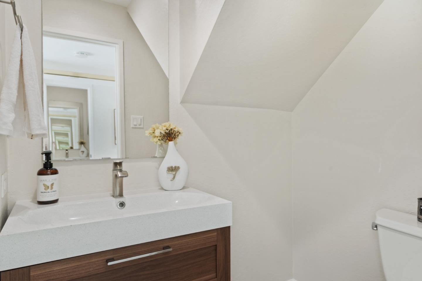 Detail Gallery Image 21 of 56 For 3207 Admiralty Ln, Foster City,  CA 94404 - 2 Beds | 1/1 Baths