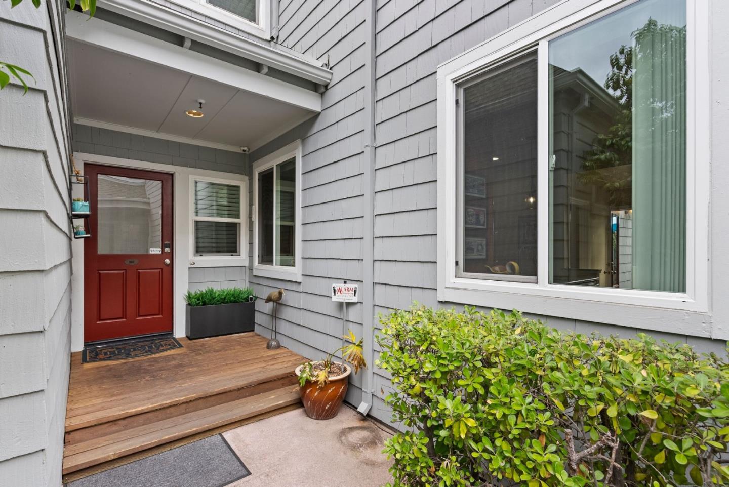 Detail Gallery Image 3 of 40 For 802 Mendocino Way, Redwood City,  CA 94065 - 3 Beds | 2/1 Baths