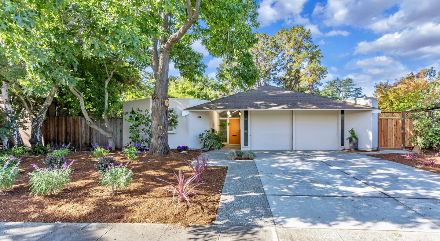 Detail Gallery Image 1 of 35 For 961 Eichler Dr, Mountain View,  CA 94040 - 4 Beds | 2 Baths