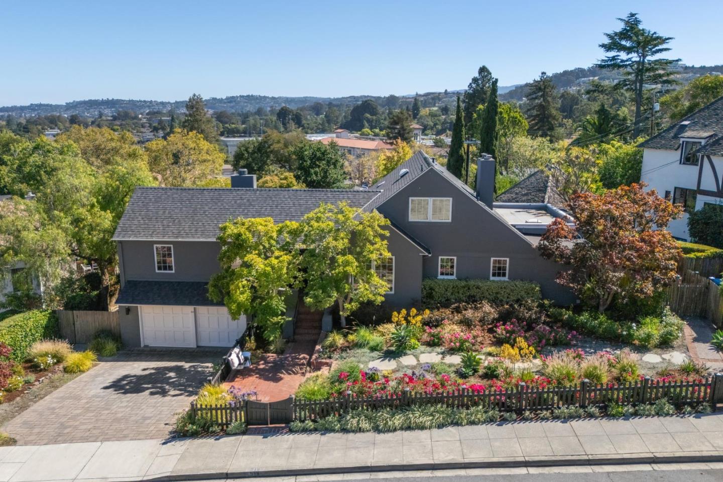 Detail Gallery Image 3 of 82 For 519 Nevada Ave, San Mateo,  CA 94402 - 5 Beds | 4/1 Baths