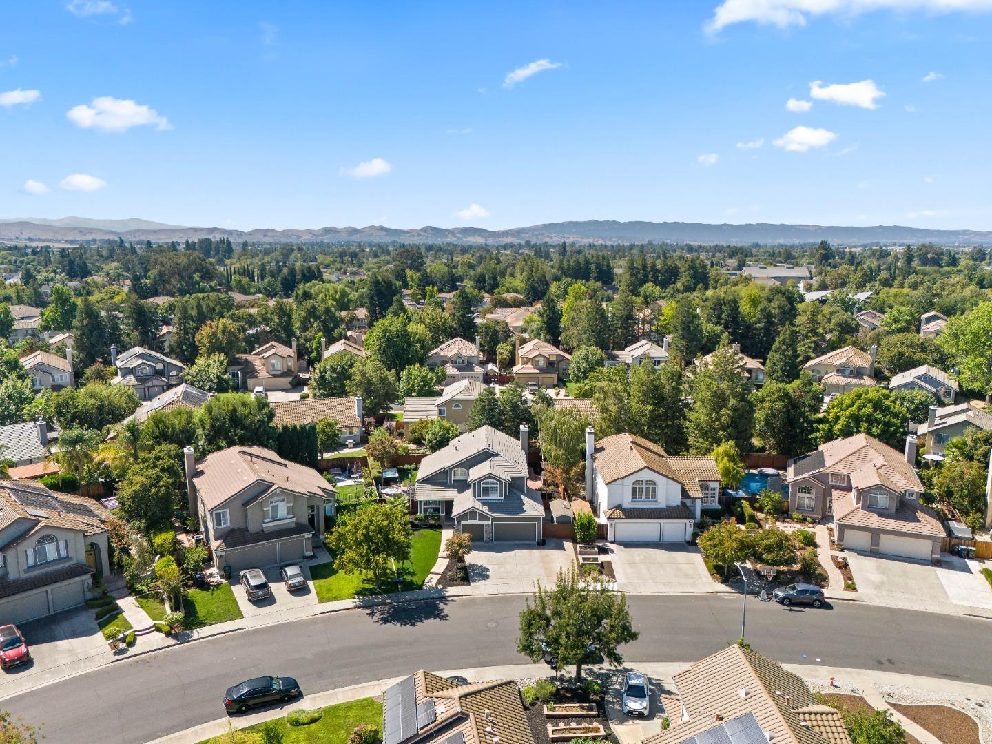 Detail Gallery Image 32 of 76 For 1061 Eve Ln, Livermore,  CA 94550 - 4 Beds | 3 Baths