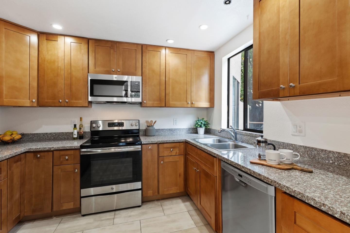 Detail Gallery Image 7 of 22 For 217 8th Ave #101,  San Mateo,  CA 94401 - 2 Beds | 2 Baths