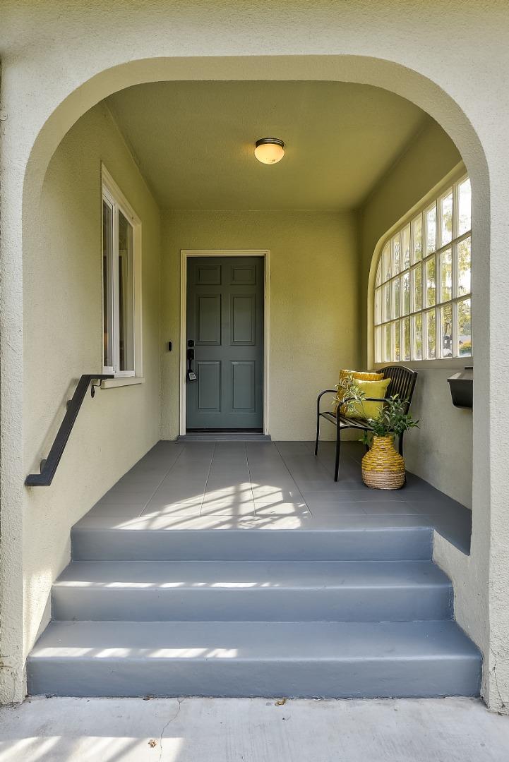 Detail Gallery Image 5 of 29 For 1315 Sanchez Ave, Burlingame,  CA 94010 - 2 Beds | 2 Baths