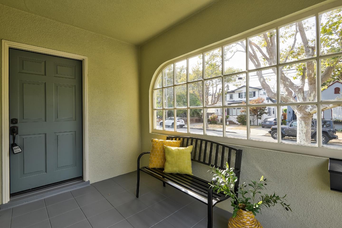 Detail Gallery Image 6 of 29 For 1315 Sanchez Ave, Burlingame,  CA 94010 - 2 Beds | 2 Baths