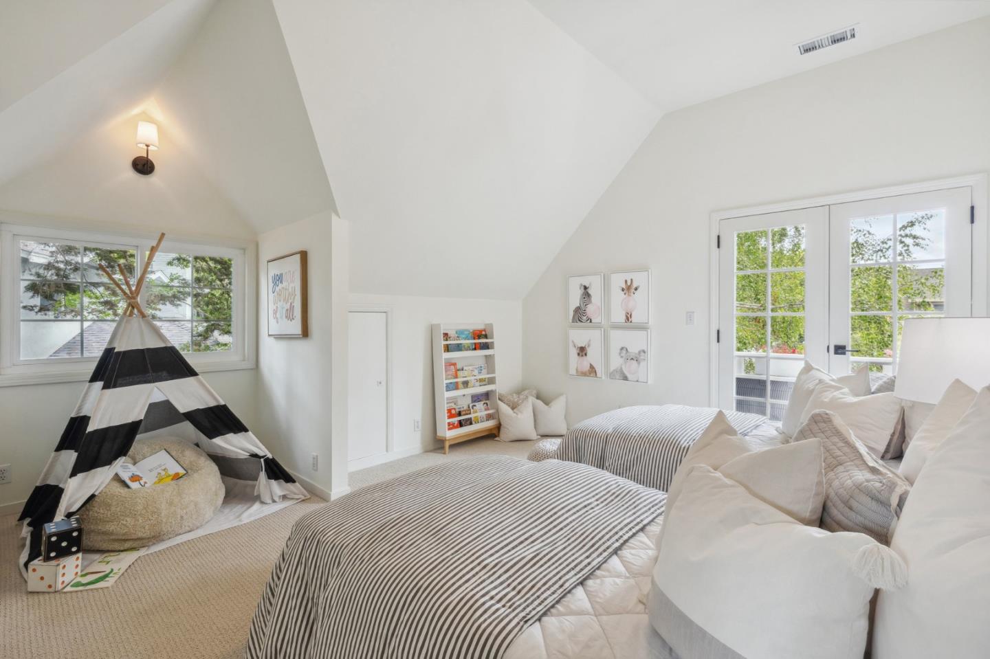 Detail Gallery Image 33 of 45 For 306 Iris Way, Palo Alto,  CA 94303 - 3 Beds | 2 Baths