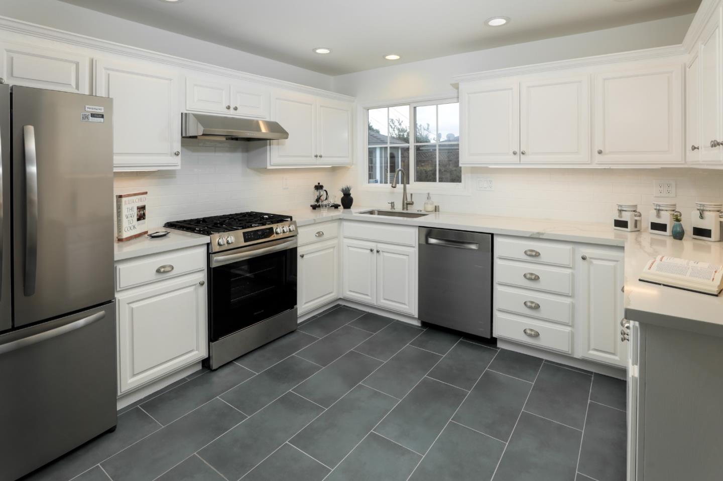 Detail Gallery Image 15 of 35 For 2107 Roenoke Way, San Jose,  CA 95128 - 3 Beds | 2 Baths