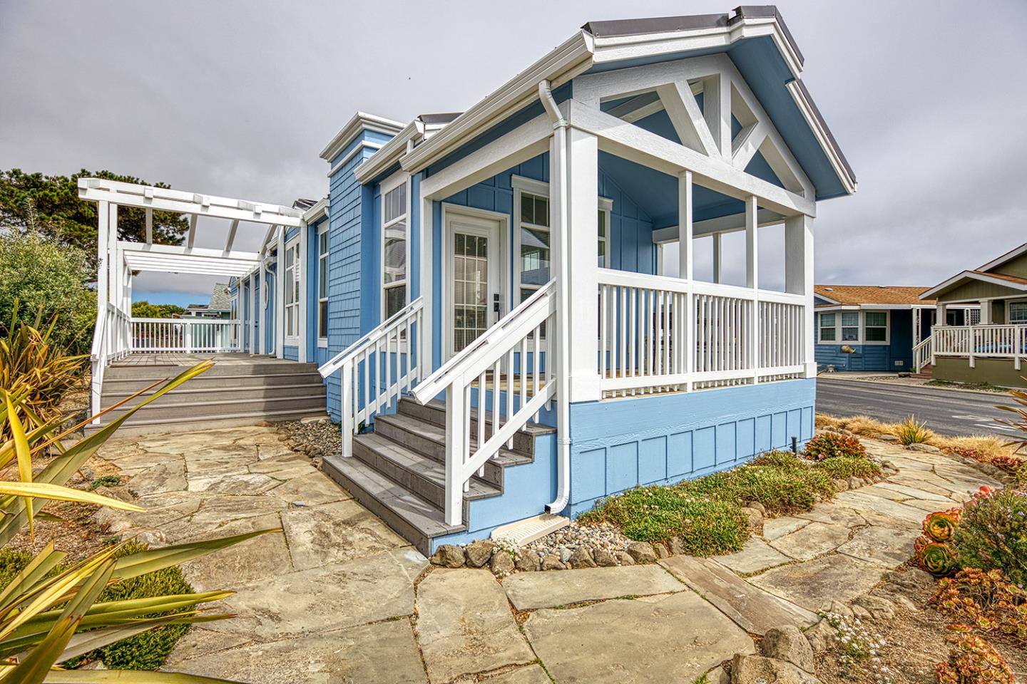 Detail Gallery Image 2 of 46 For 2395 Delaware Ave #22,  Santa Cruz,  CA 95060 - 2 Beds | 1 Baths