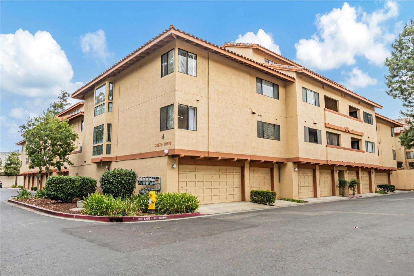 Browse active condo listings in DE ANZA FORGE