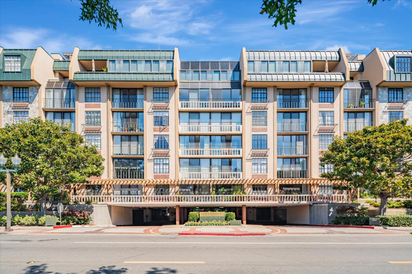 Detail Gallery Image 1 of 24 For 555 Laurel Ave #517,  San Mateo,  CA 94401 - 2 Beds | 2 Baths