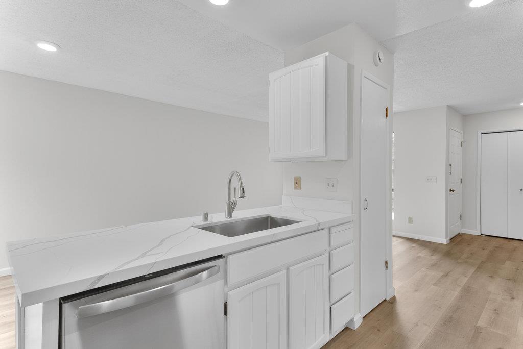 Detail Gallery Image 7 of 27 For 178 Peach Ter, Santa Cruz,  CA 95060 - 2 Beds | 1/1 Baths