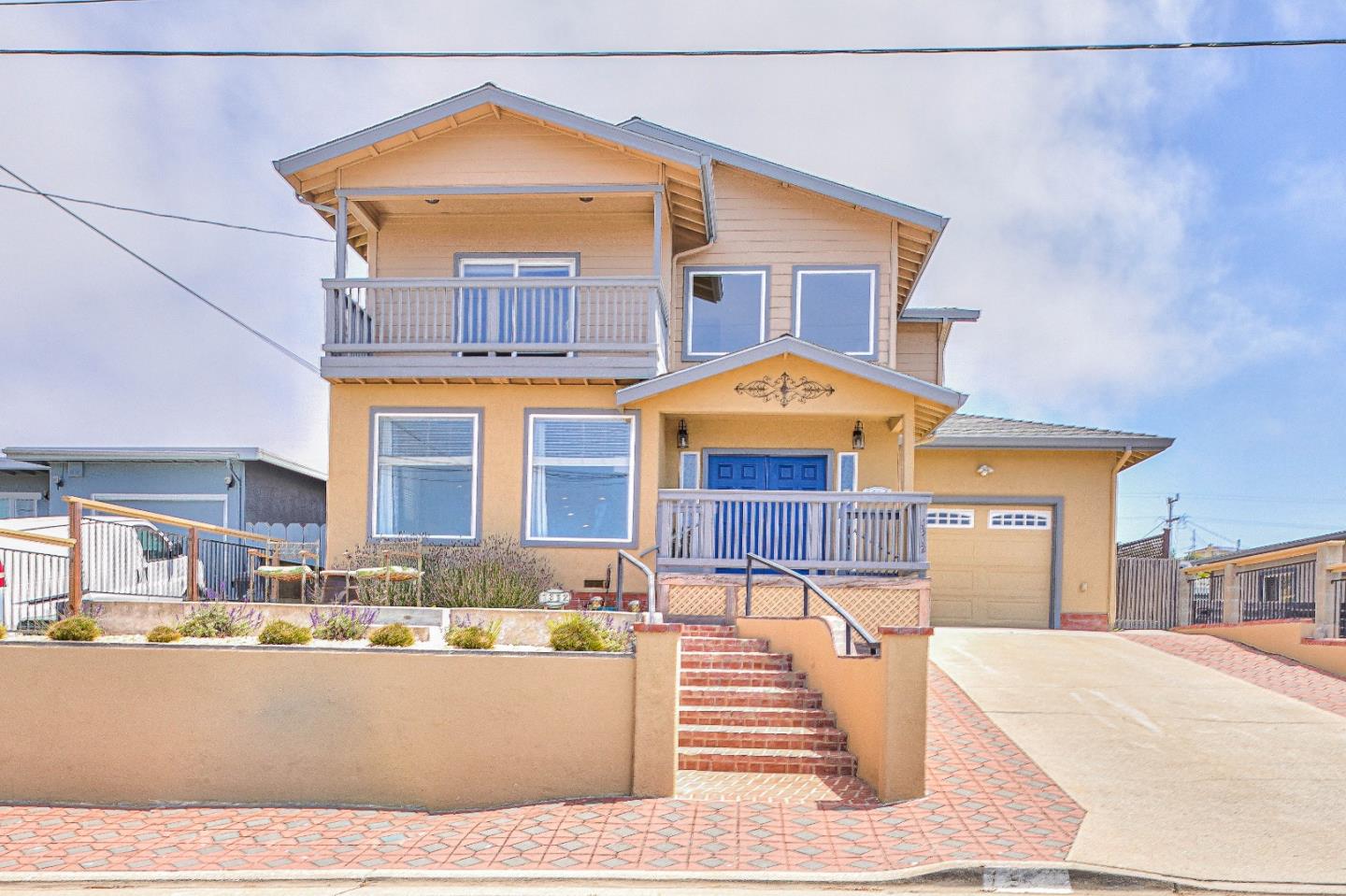 Detail Gallery Image 1 of 24 For 1312 Flores St, Seaside,  CA 93955 - 3 Beds | 2 Baths