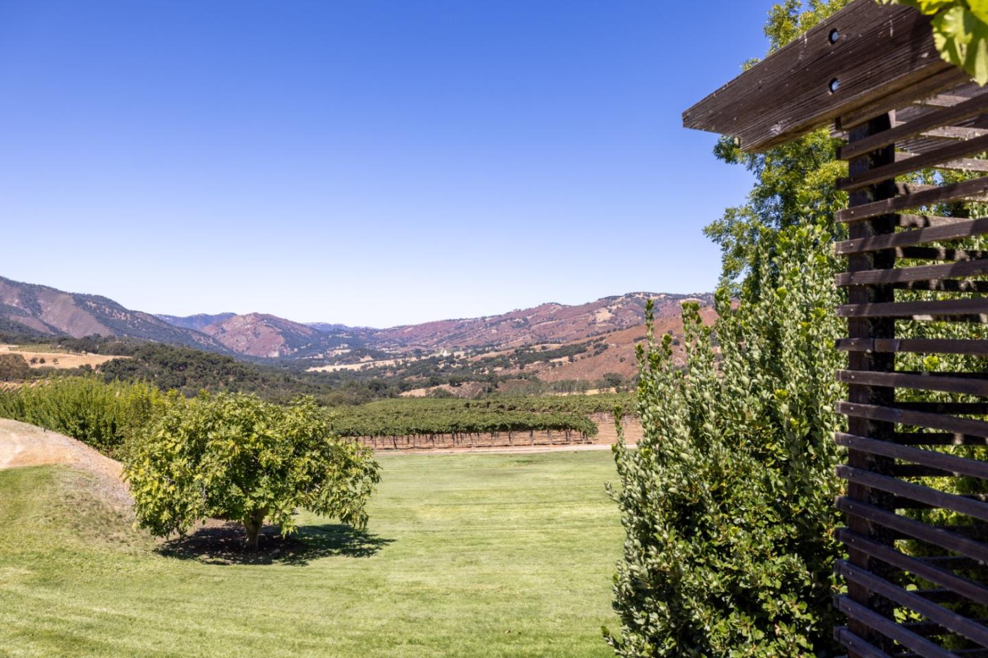 Detail Gallery Image 8 of 53 For 20300 Cachagua, Carmel Valley,  CA 93924 - 3 Beds | 3 Baths