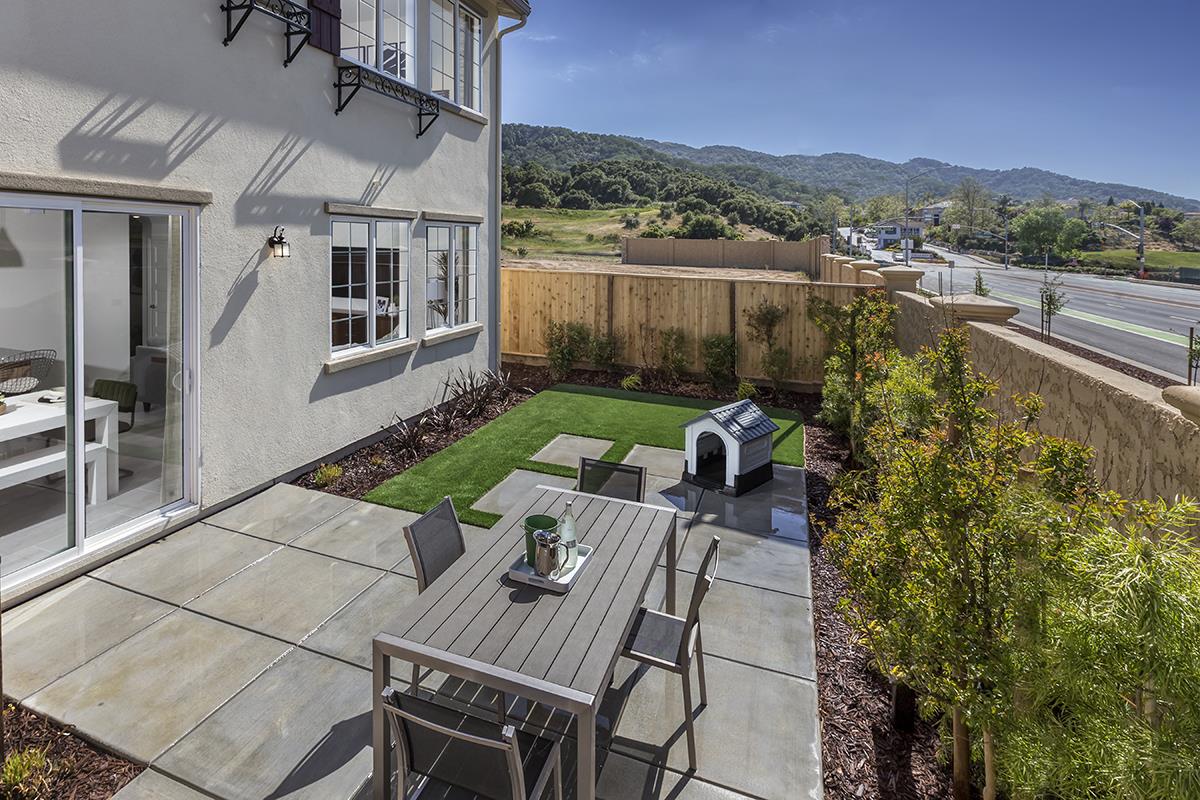 Detail Gallery Image 2 of 15 For 1649 Siderits Way, Gilroy,  CA 95020 - 3 Beds | 3 Baths