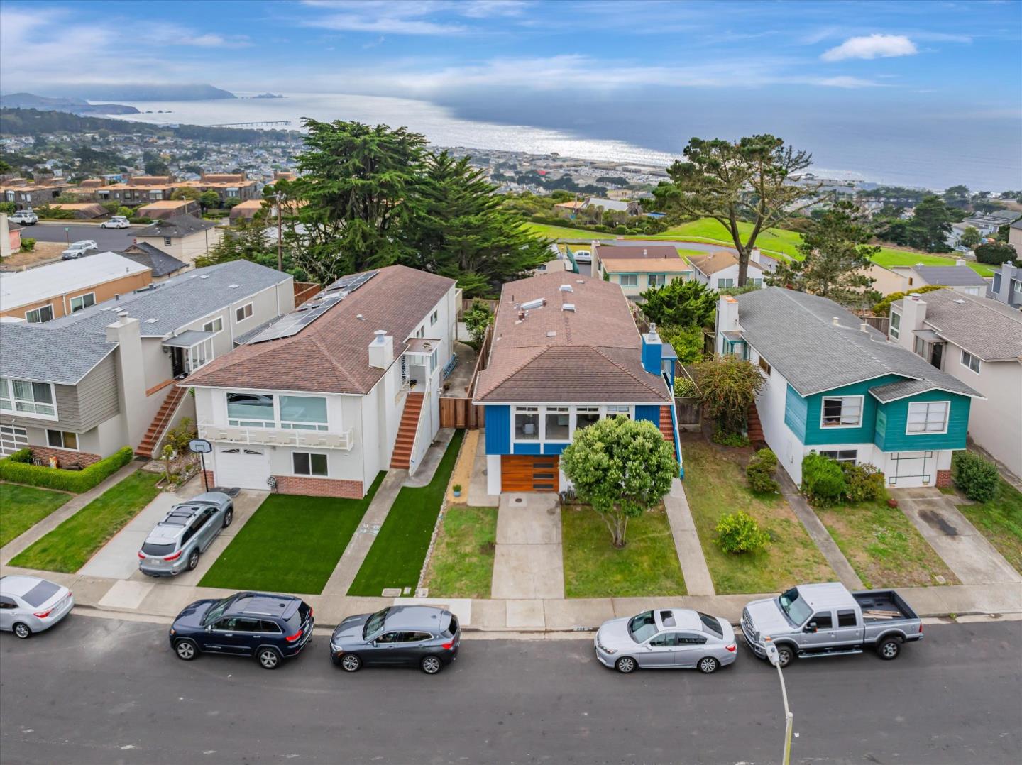 Detail Gallery Image 33 of 44 For 238 Crestmoor Cir, Pacifica,  CA 94044 - 5 Beds | 3 Baths