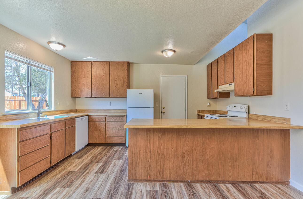 Detail Gallery Image 11 of 28 For 3080 Crumpton #20 Ln #20,  Marina,  CA 93933 - 3 Beds | 1/1 Baths