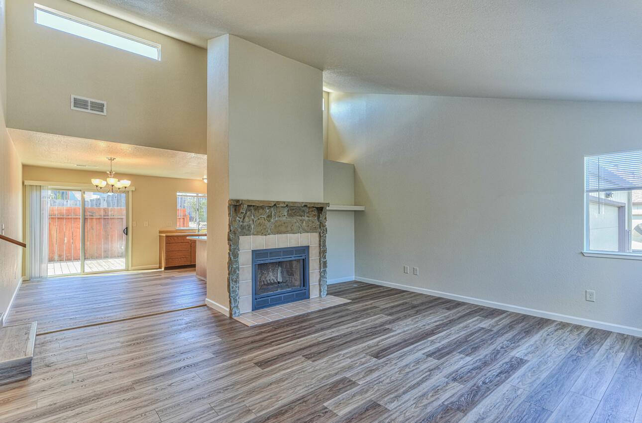 Detail Gallery Image 3 of 28 For 3080 Crumpton #20 Ln #20,  Marina,  CA 93933 - 3 Beds | 1/1 Baths