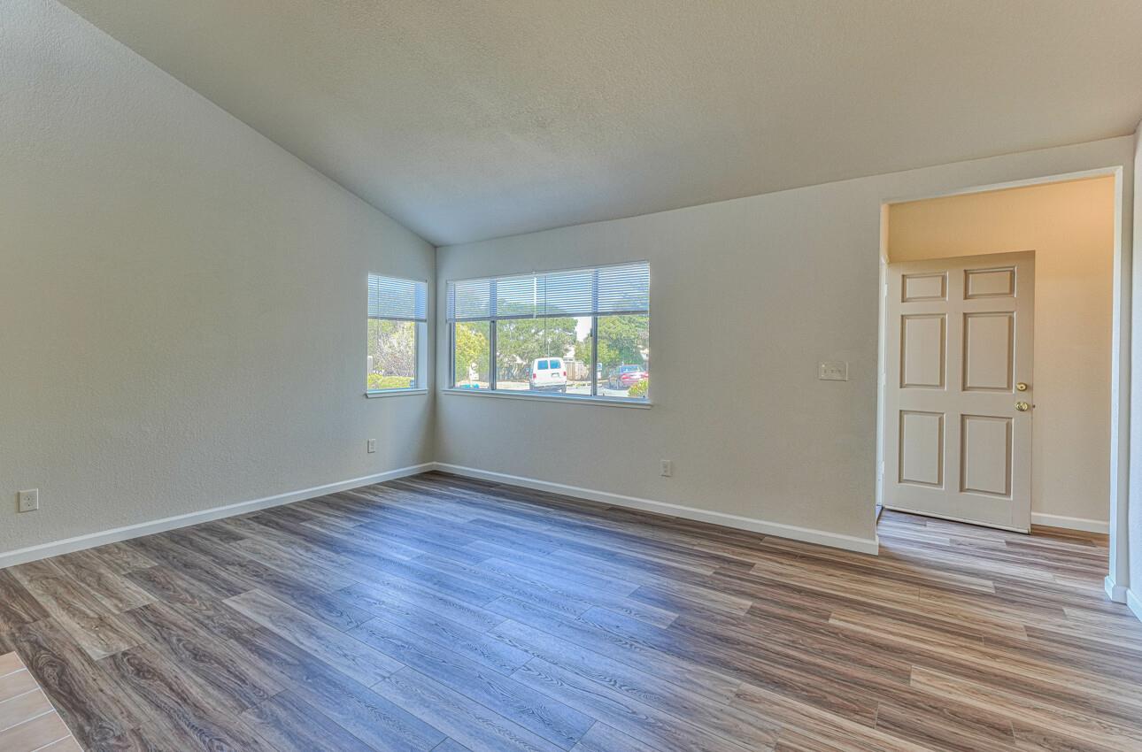 Detail Gallery Image 6 of 28 For 3080 Crumpton #20 Ln #20,  Marina,  CA 93933 - 3 Beds | 1/1 Baths