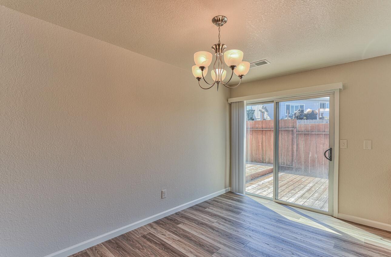 Detail Gallery Image 7 of 28 For 3080 Crumpton #20 Ln #20,  Marina,  CA 93933 - 3 Beds | 1/1 Baths