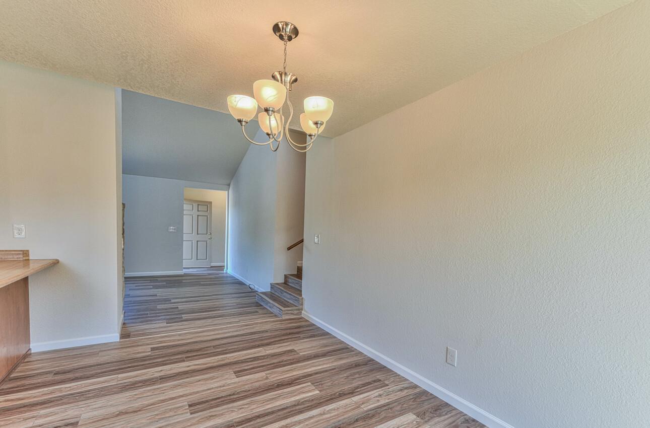 Detail Gallery Image 8 of 28 For 3080 Crumpton #20 Ln #20,  Marina,  CA 93933 - 3 Beds | 1/1 Baths