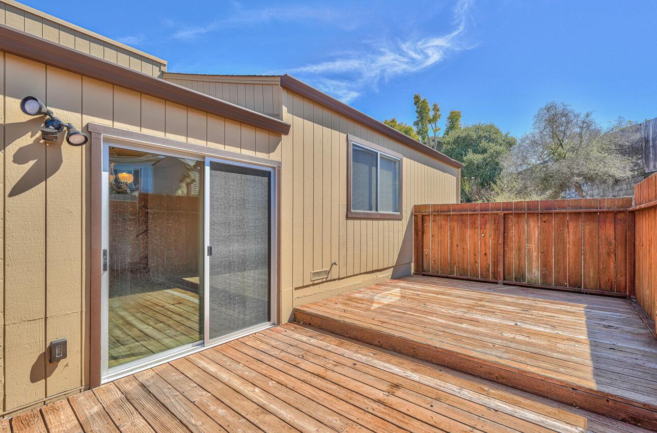 Detail Gallery Image 9 of 28 For 3080 Crumpton #20 Ln #20,  Marina,  CA 93933 - 3 Beds | 1/1 Baths