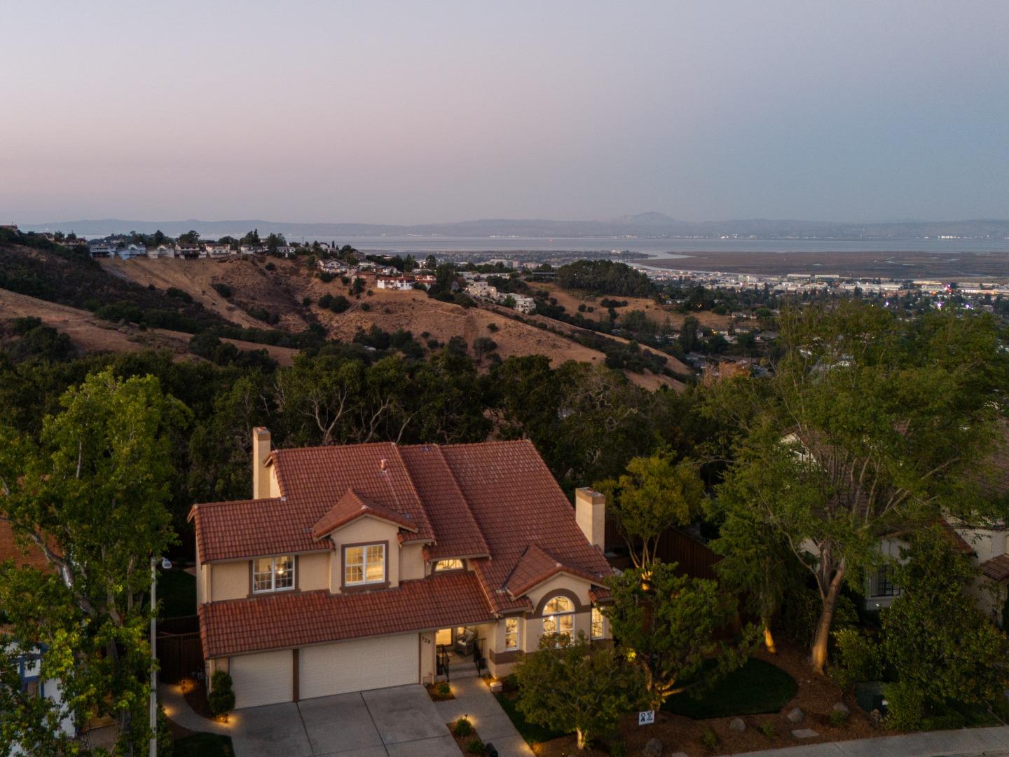 Detail Gallery Image 46 of 59 For 128 Mesa Verde Way, San Carlos,  CA 94070 - 4 Beds | 2/1 Baths