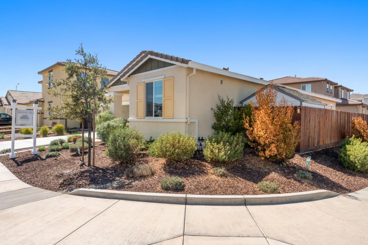 Detail Gallery Image 1 of 61 For 2320 Hibiscus Dr, Hollister,  CA 95023 - 4 Beds | 2/1 Baths