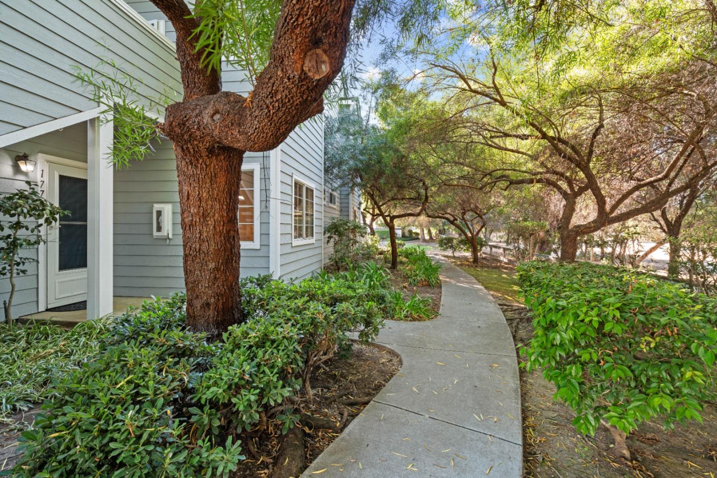 Detail Gallery Image 27 of 32 For 1770 Bevin Brook Dr, San Jose,  CA 95112 - 2 Beds | 2 Baths