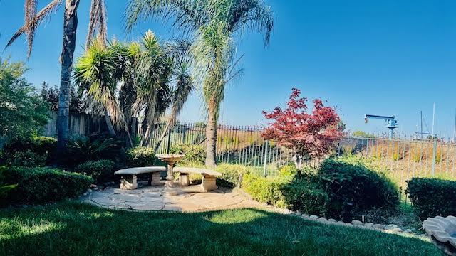 Detail Gallery Image 2 of 20 For 5776 Saint Andrews Dr, Stockton,  CA 95219 - 4 Beds | 3/1 Baths