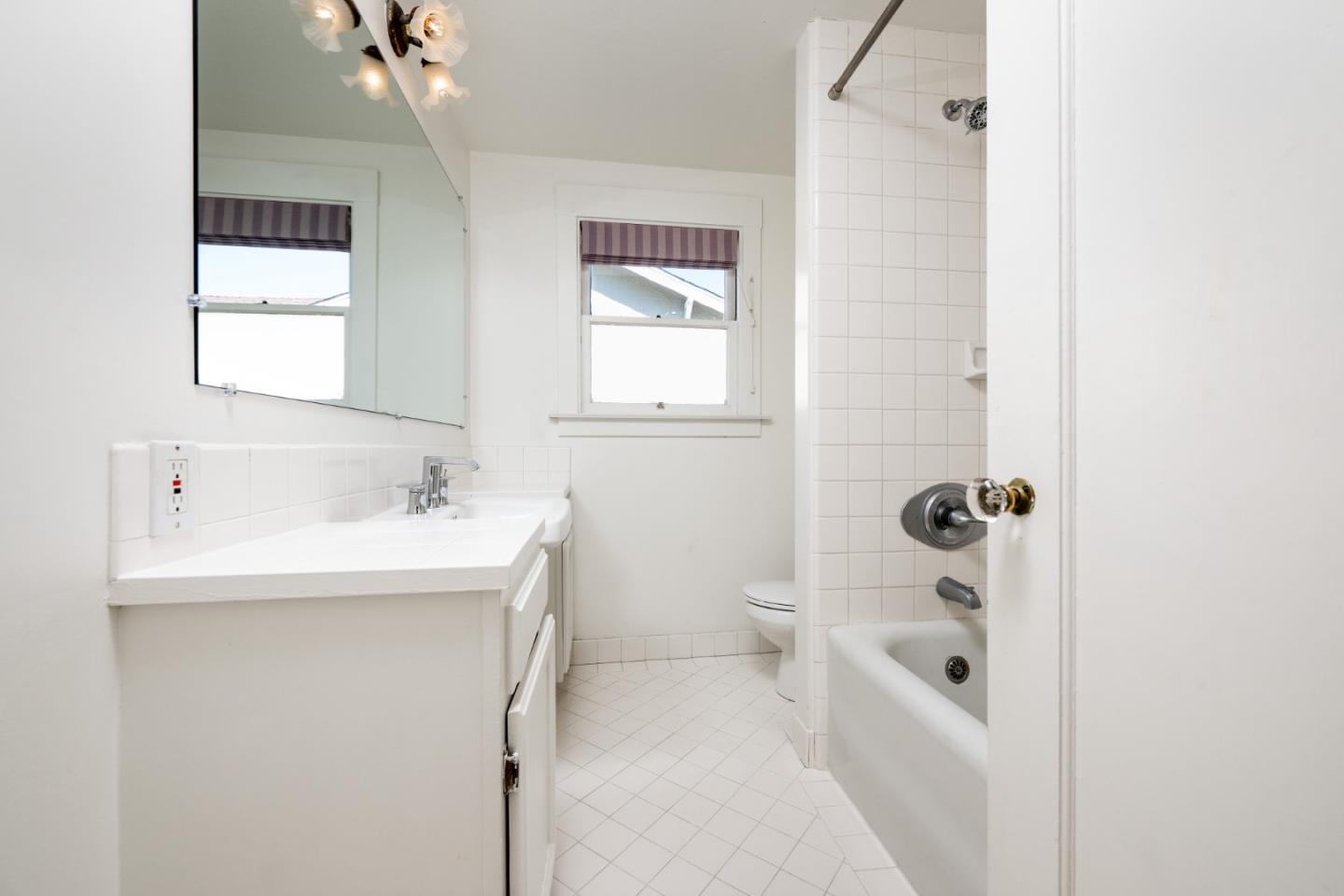 Detail Gallery Image 17 of 27 For 846 a-B Highland Ave, San Mateo,  CA 94401 - 2 Beds | 1 Baths