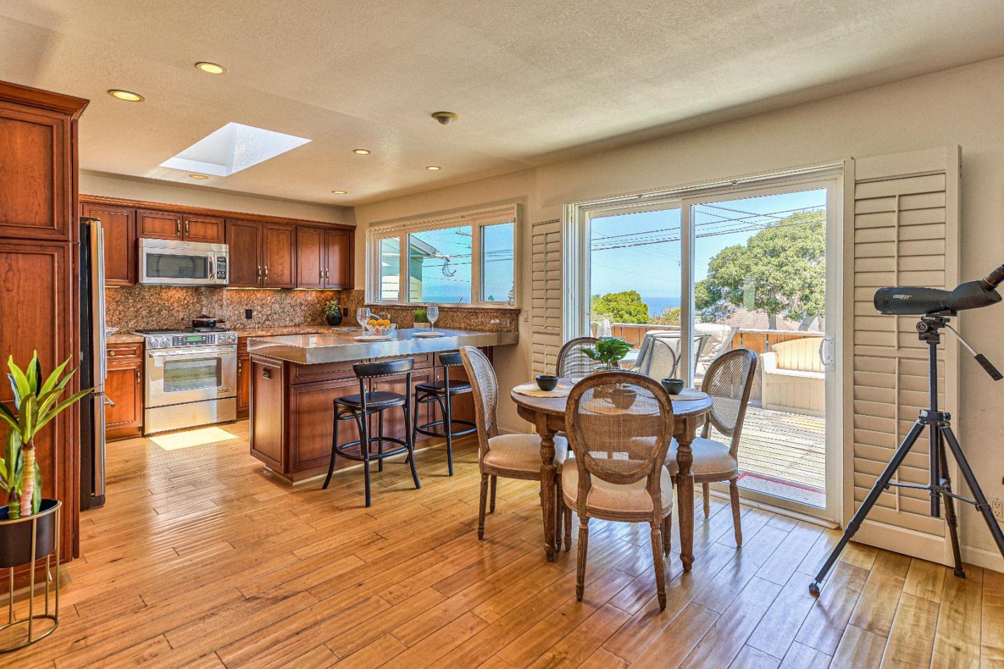 Detail Gallery Image 1 of 1 For 591 Belden St, Monterey,  CA 93940 - 2 Beds | 1 Baths