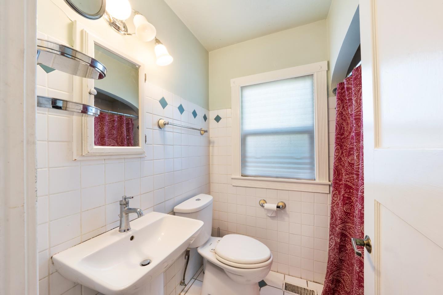 Detail Gallery Image 15 of 28 For 617 G St, Petaluma,  CA 94952 - 2 Beds | 1 Baths