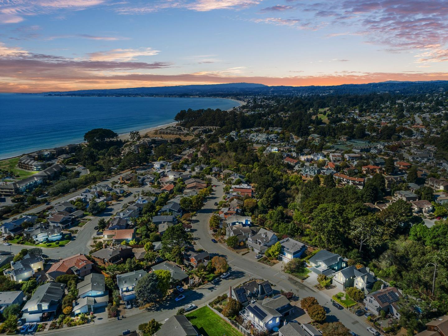 Detail Gallery Image 5 of 54 For 1729 Calypso Dr, Aptos,  CA 95003 - 4 Beds | 2/1 Baths