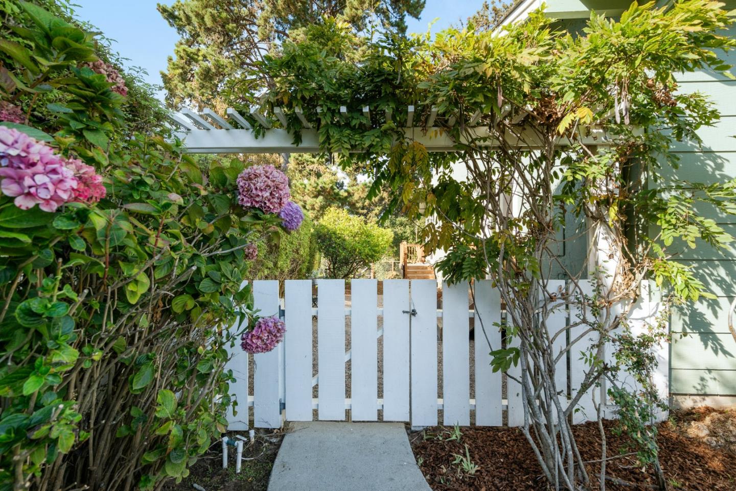 Detail Gallery Image 7 of 54 For 1729 Calypso Dr, Aptos,  CA 95003 - 4 Beds | 2/1 Baths