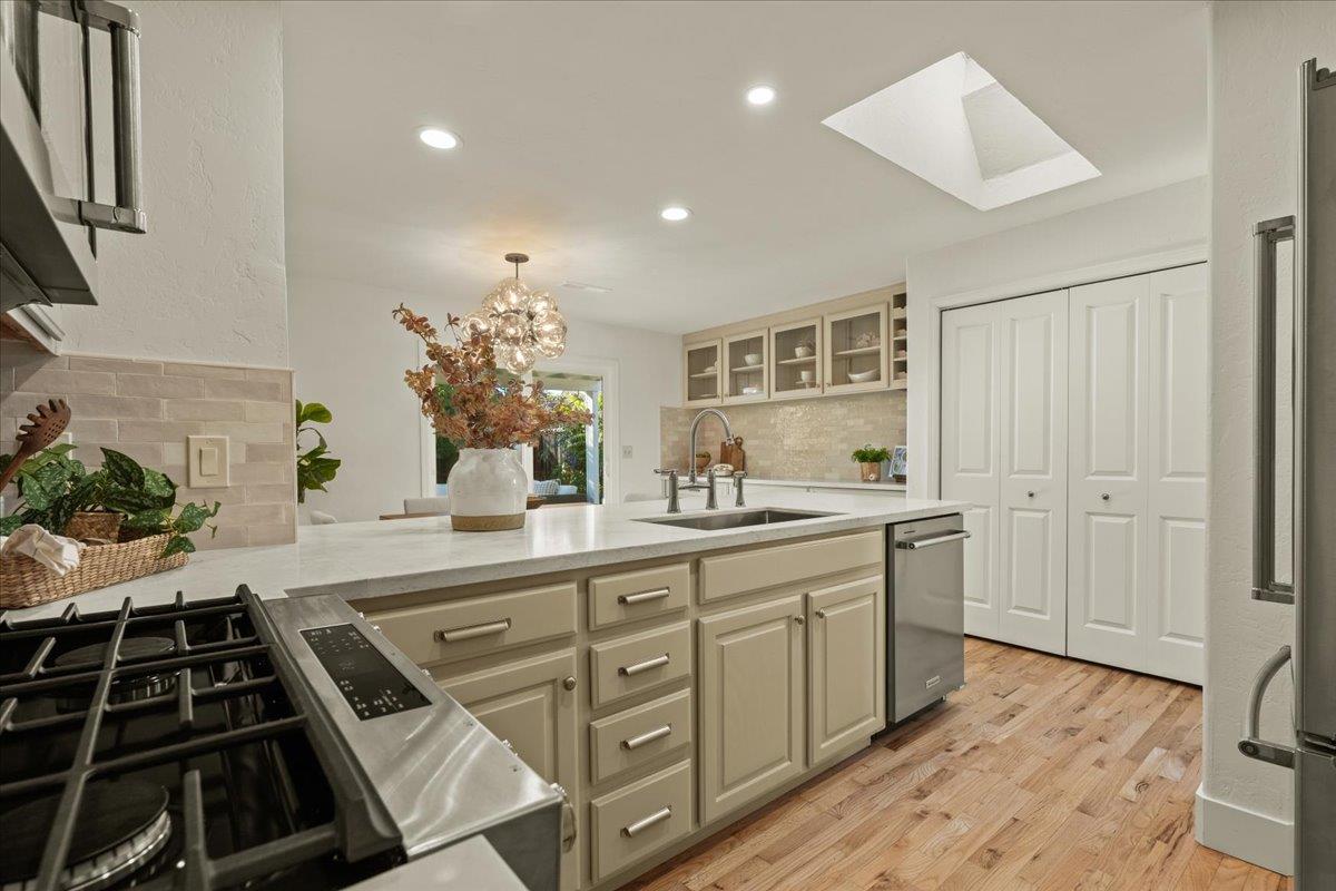 Detail Gallery Image 13 of 60 For 15581 Loma Vista Ave, Los Gatos,  CA 95032 - 3 Beds | 2 Baths