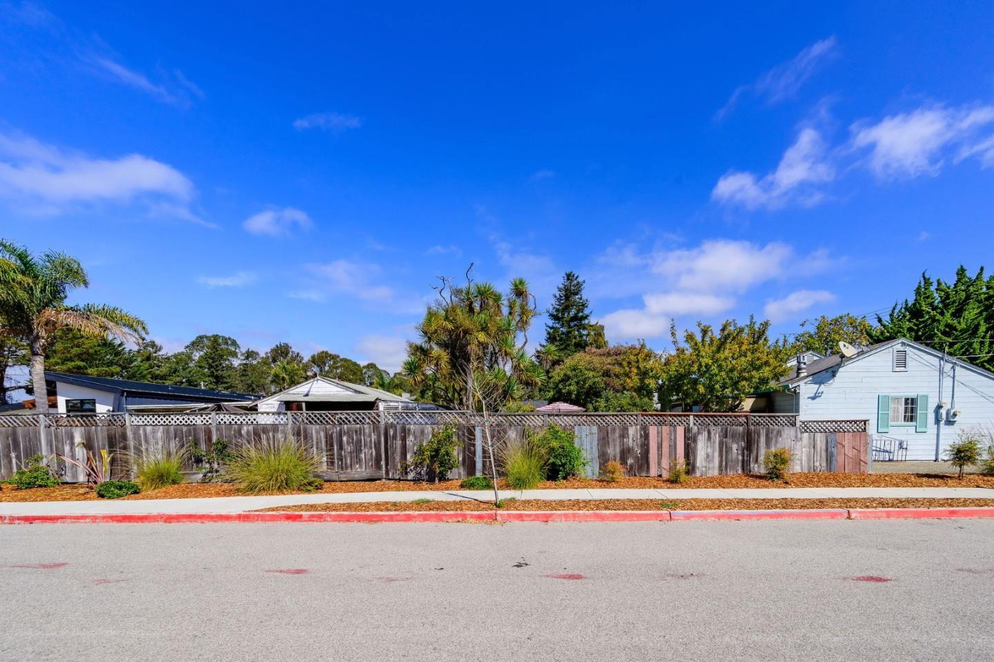 Detail Gallery Image 5 of 34 For 1551 30th Ave, Santa Cruz,  CA 95062 - 2 Beds | 1 Baths