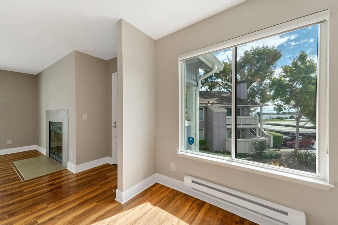 Detail Gallery Image 4 of 20 For 96 Schooner Ct, Richmond,  CA 94804 - 1 Beds | 1 Baths