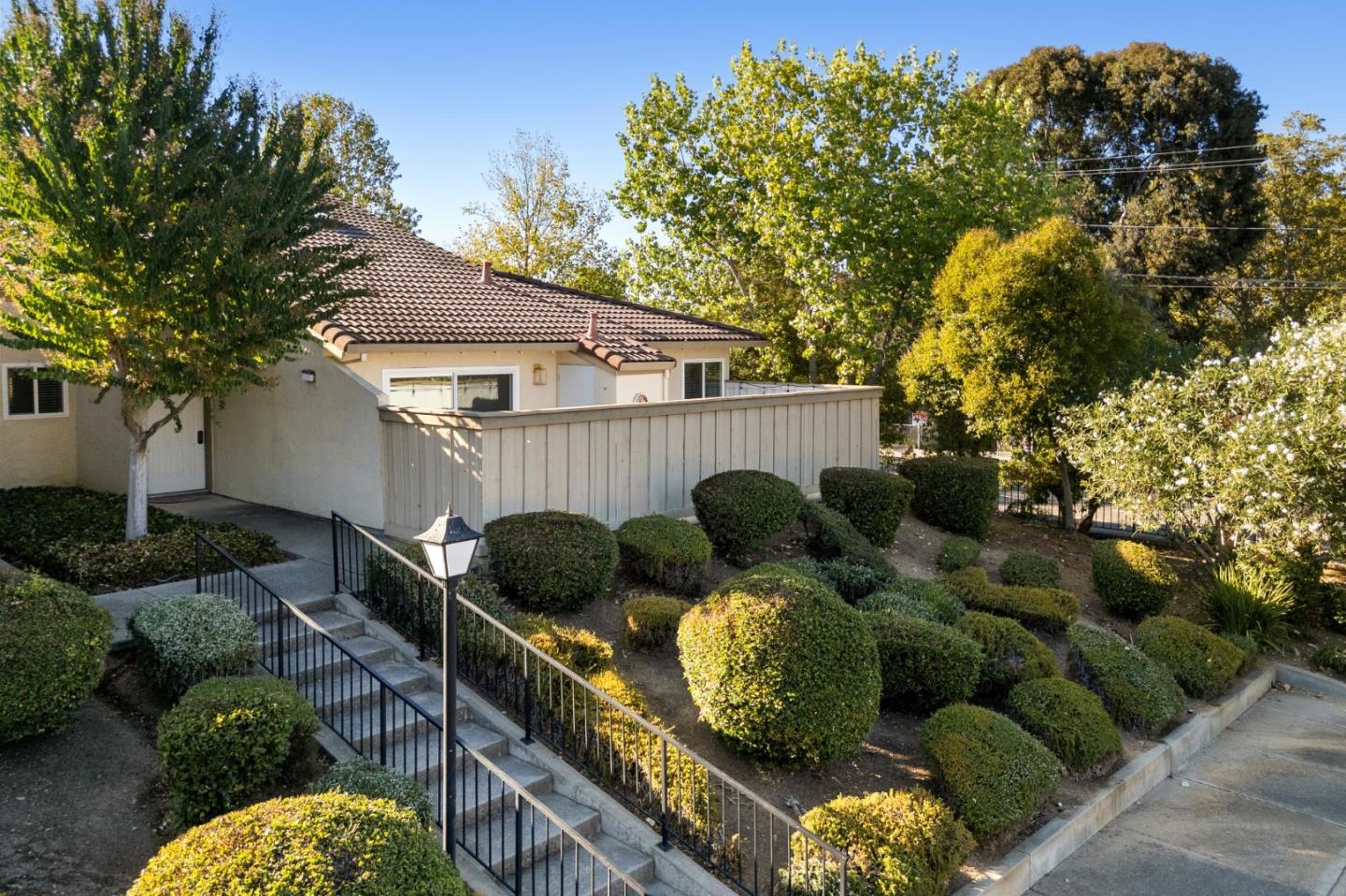 Detail Gallery Image 1 of 1 For 405 Vineyard Pl #B,  Pleasanton,  CA 94566 - 2 Beds | 2 Baths