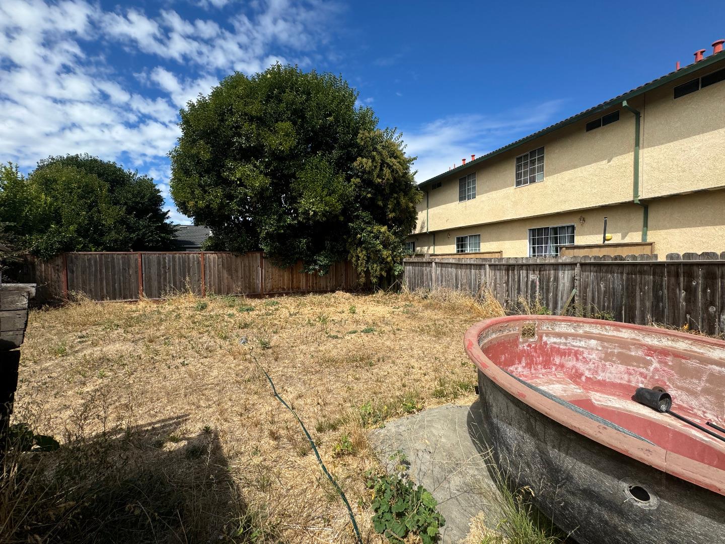 Detail Gallery Image 4 of 5 For 371 Bartlett Ave, Hayward,  CA 94541 - 2 Beds | 1 Baths