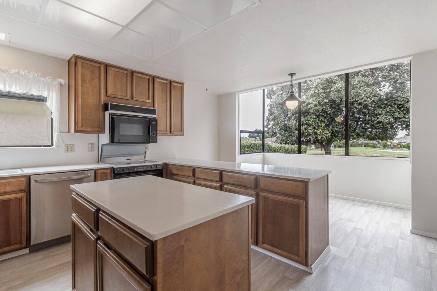 Detail Gallery Image 11 of 45 For 483 Winged Foot Rd, Half Moon Bay,  CA 94019 - 4 Beds | 2/1 Baths