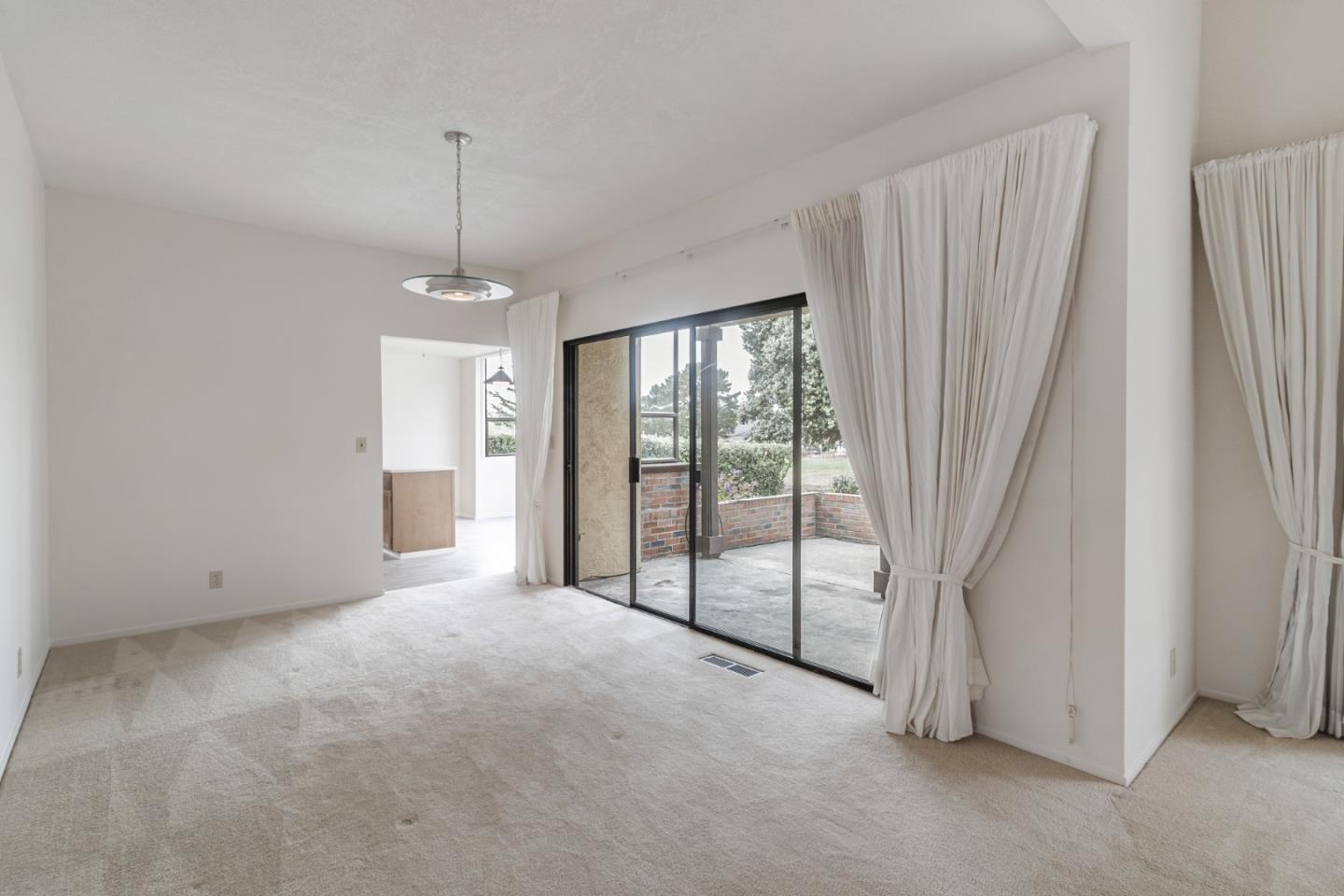 Detail Gallery Image 9 of 45 For 483 Winged Foot Rd, Half Moon Bay,  CA 94019 - 4 Beds | 2/1 Baths