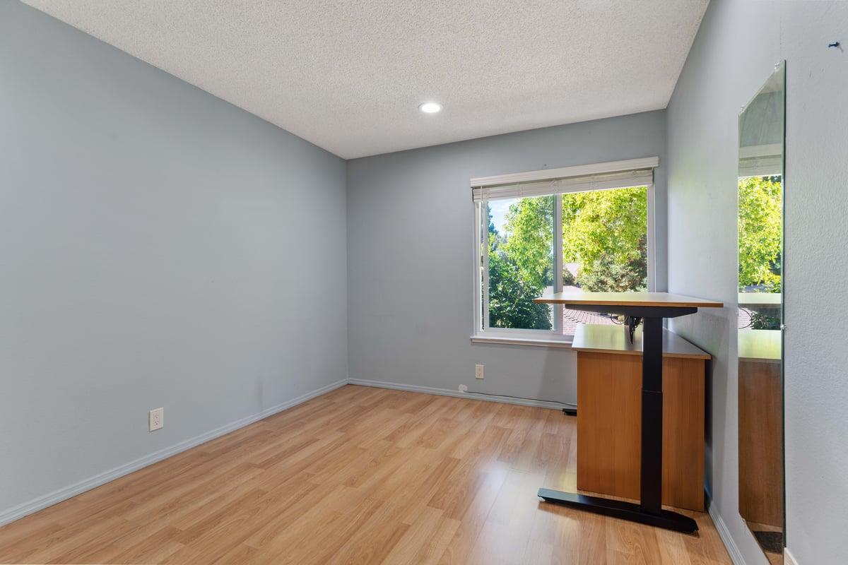 Detail Gallery Image 11 of 15 For 2679 Lone Bluff Way, San Jose,  CA 95111 - 2 Beds | 1/1 Baths