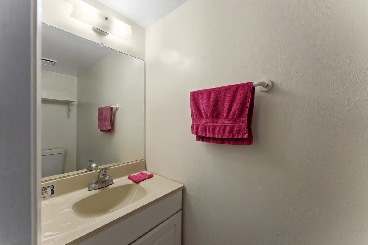 Detail Gallery Image 13 of 15 For 2679 Lone Bluff Way, San Jose,  CA 95111 - 2 Beds | 1/1 Baths