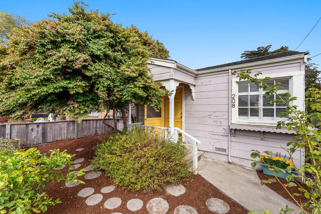 Detail Gallery Image 1 of 1 For 208 Laguna St, Santa Cruz,  CA 95060 - 1 Beds | 1 Baths