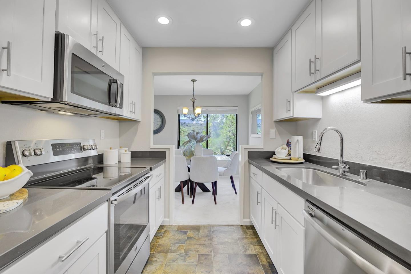 Detail Gallery Image 20 of 55 For 3366 Brittan Ave #10,  San Carlos,  CA 94070 - 2 Beds | 2 Baths