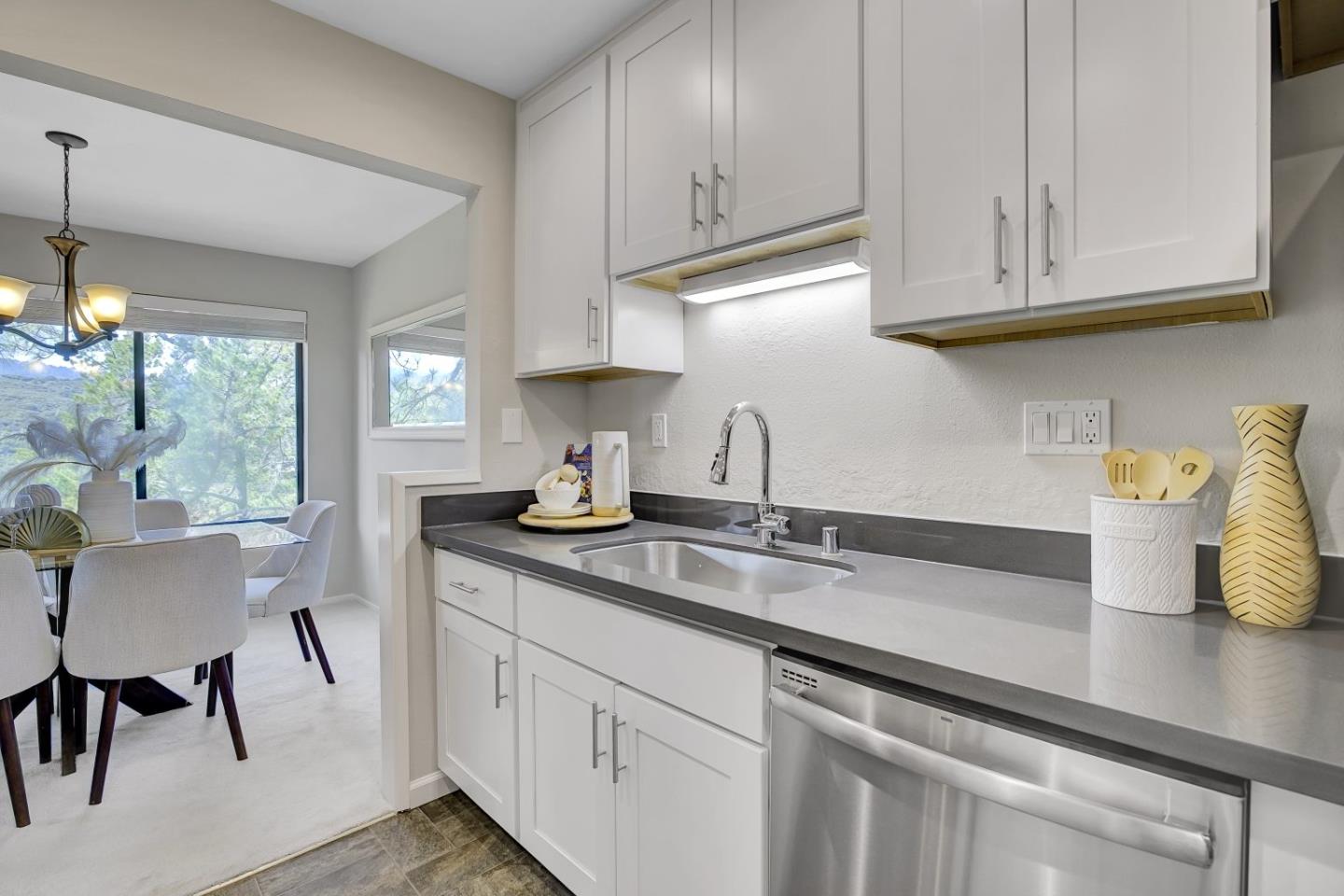 Detail Gallery Image 22 of 55 For 3366 Brittan Ave #10,  San Carlos,  CA 94070 - 2 Beds | 2 Baths