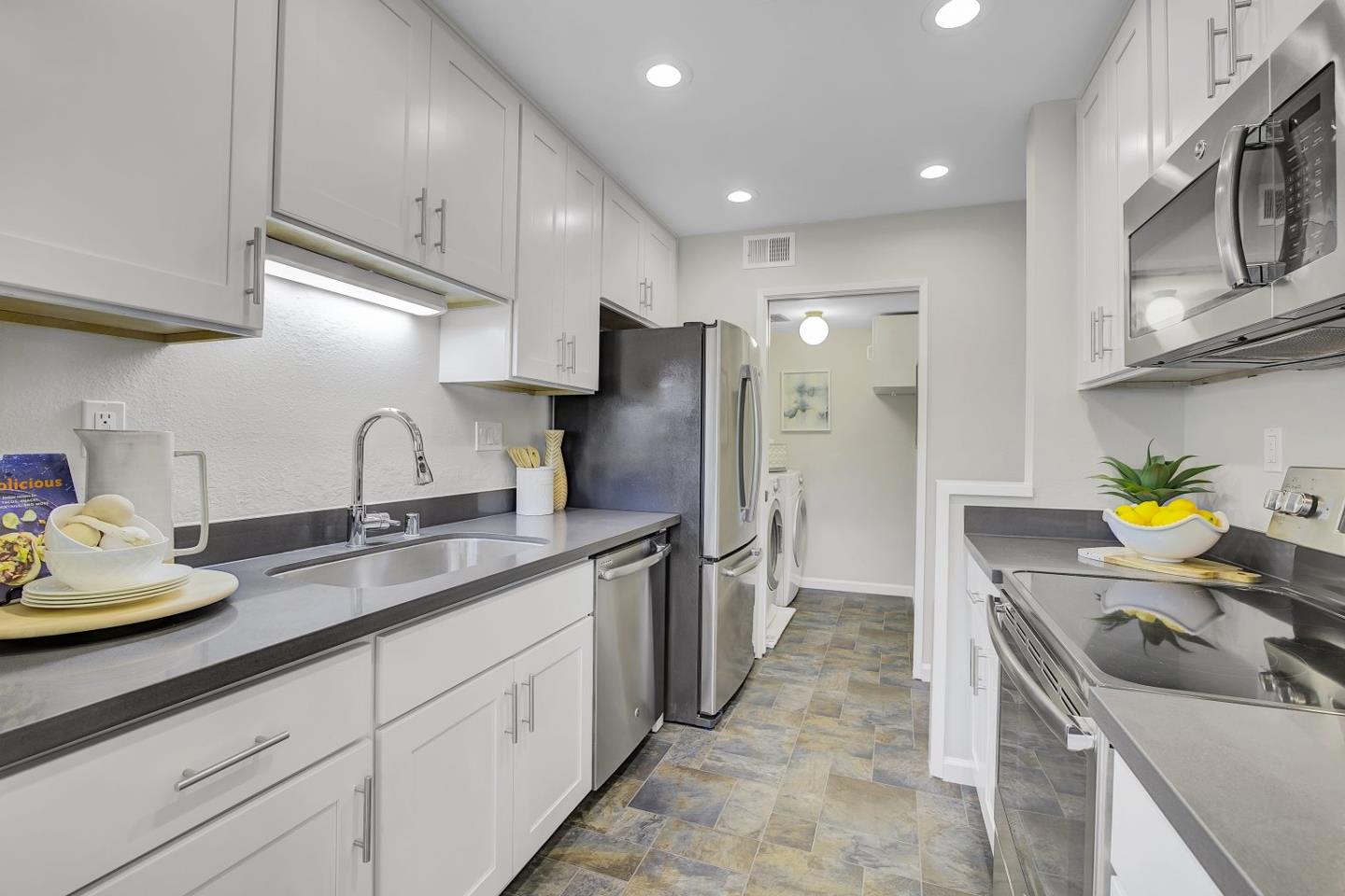 Detail Gallery Image 24 of 55 For 3366 Brittan Ave #10,  San Carlos,  CA 94070 - 2 Beds | 2 Baths