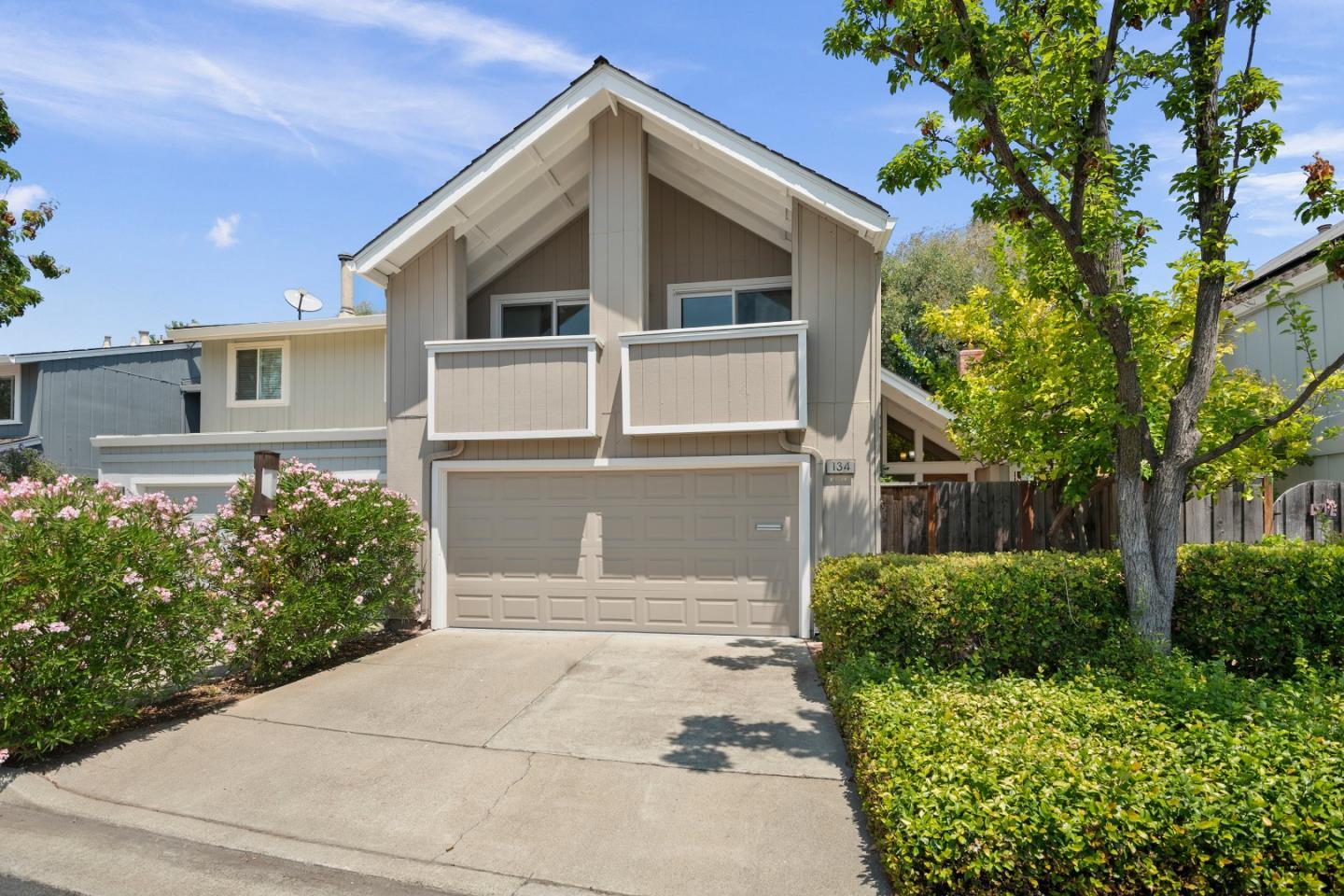 Detail Gallery Image 1 of 33 For 134 Pine Wood Ln, Los Gatos,  CA 95032 - 3 Beds | 2/1 Baths