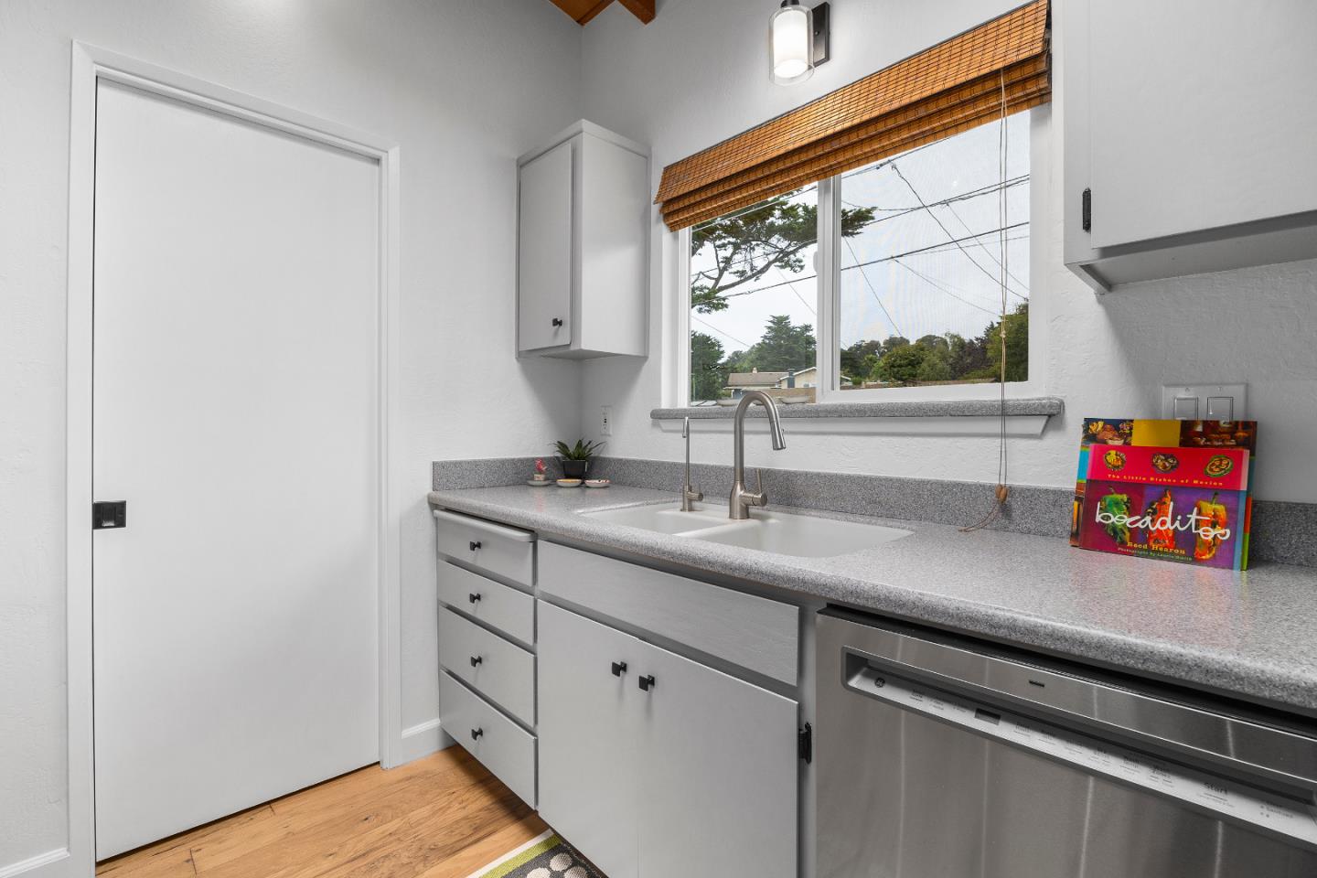 Detail Gallery Image 12 of 48 For 326 Doris Ave, Aptos,  CA 95003 - 3 Beds | 2 Baths